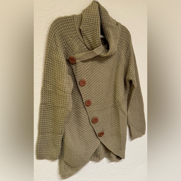 NEW Grecerelle Womens Asymmetric Chunky Button Detail Pullover Sweater Size L - Picture 6 of 14